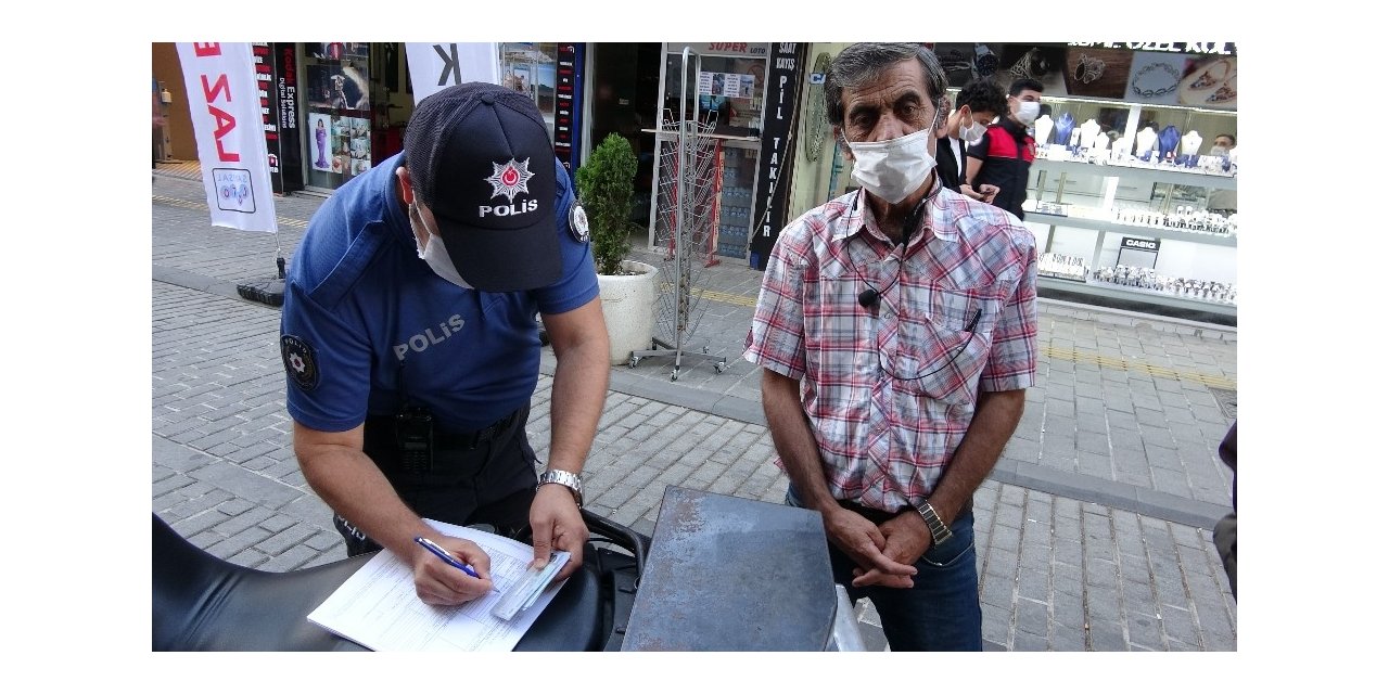 72 Yaşındaki Yaşlı Kadın Maske Takmayanlar İçin Gözyaşlarına Boğuldu