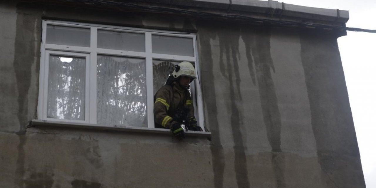 Arnavutköy’de Korkutan Çatı Yangını