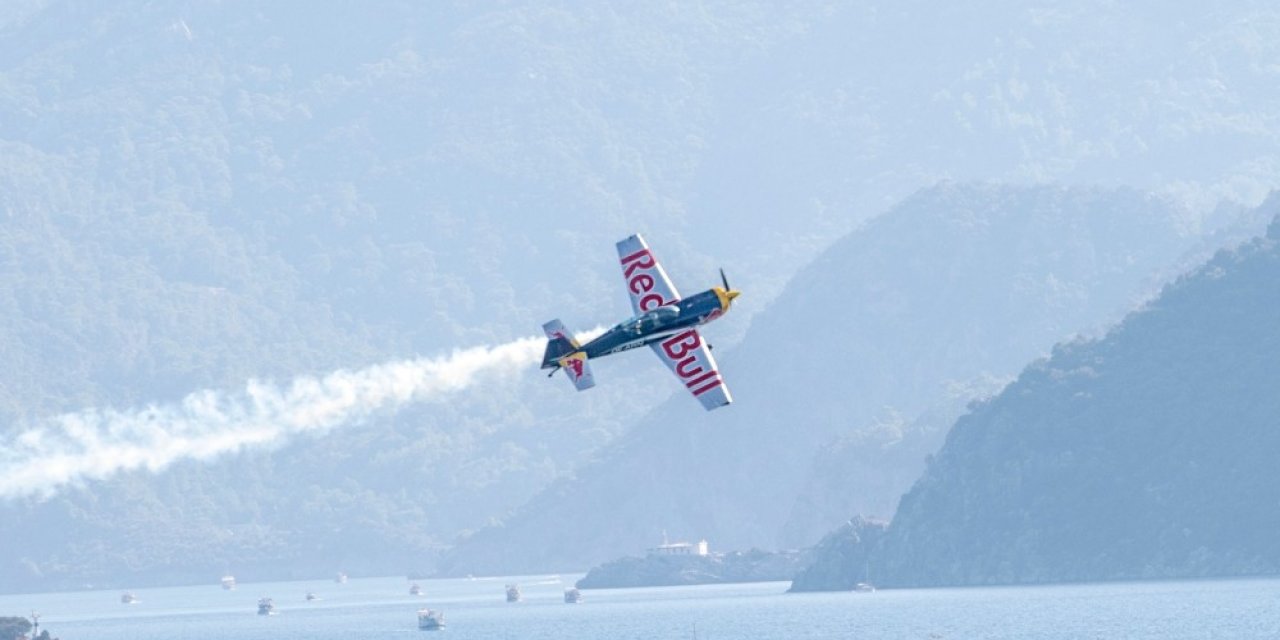 Sky Tour Şovu İzleyenleri Kanatlandırdı