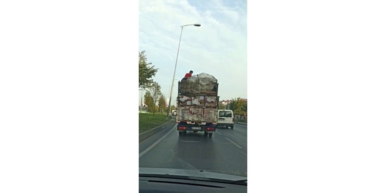 Hurdaların Üzerinde Tehlikeli Yolculuk Kamerada