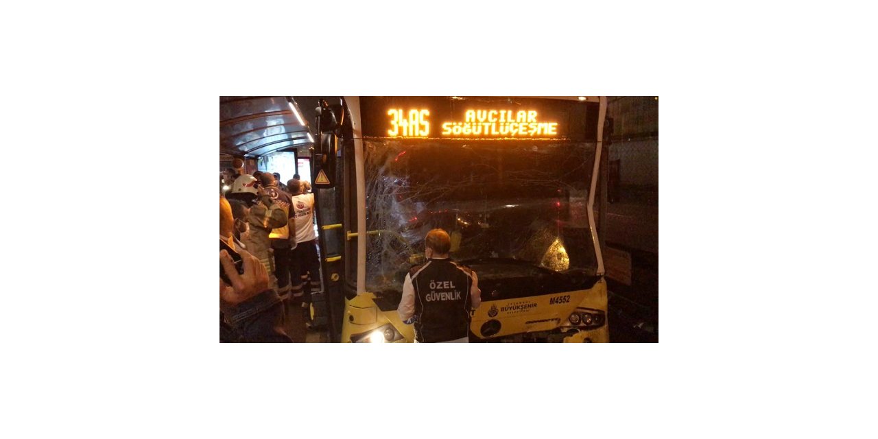 Merter’de Metrobüs Başka Bir Metrobüse Arkadan Çarptı: 7 Yaralı