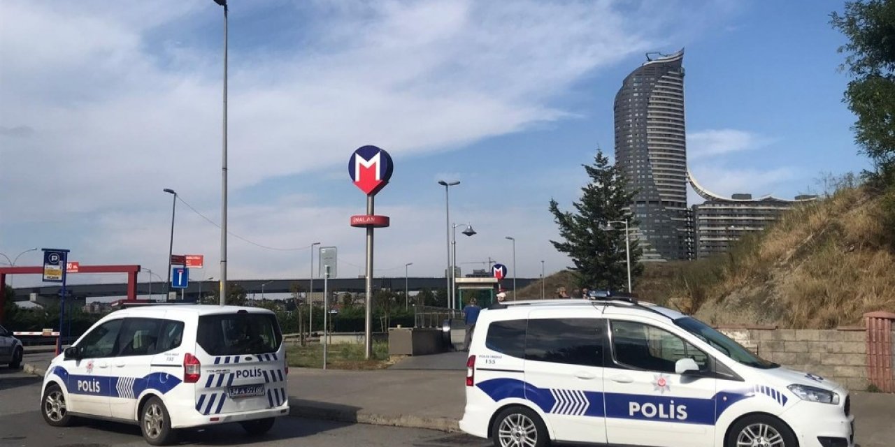 Ünalan Metro İstasyonunda Bir Kişi Raylara Atladı