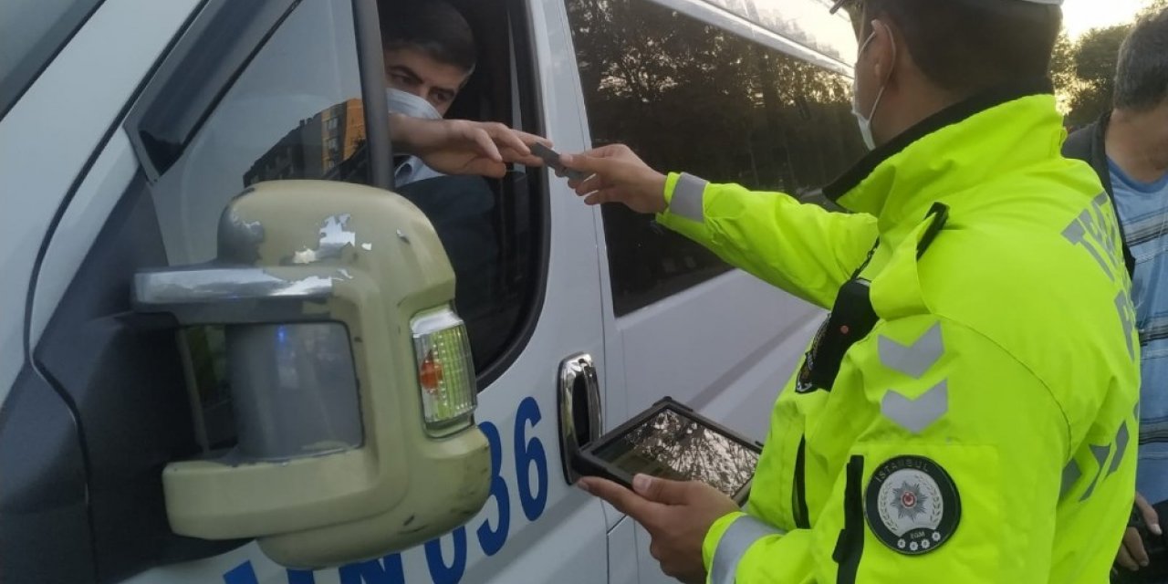 Kadıköy’de Ticari Servis Minibüslerine Koronavirüsü Denetimi