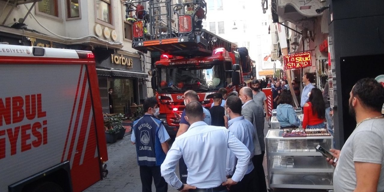 Taksim’de Yangın Paniği