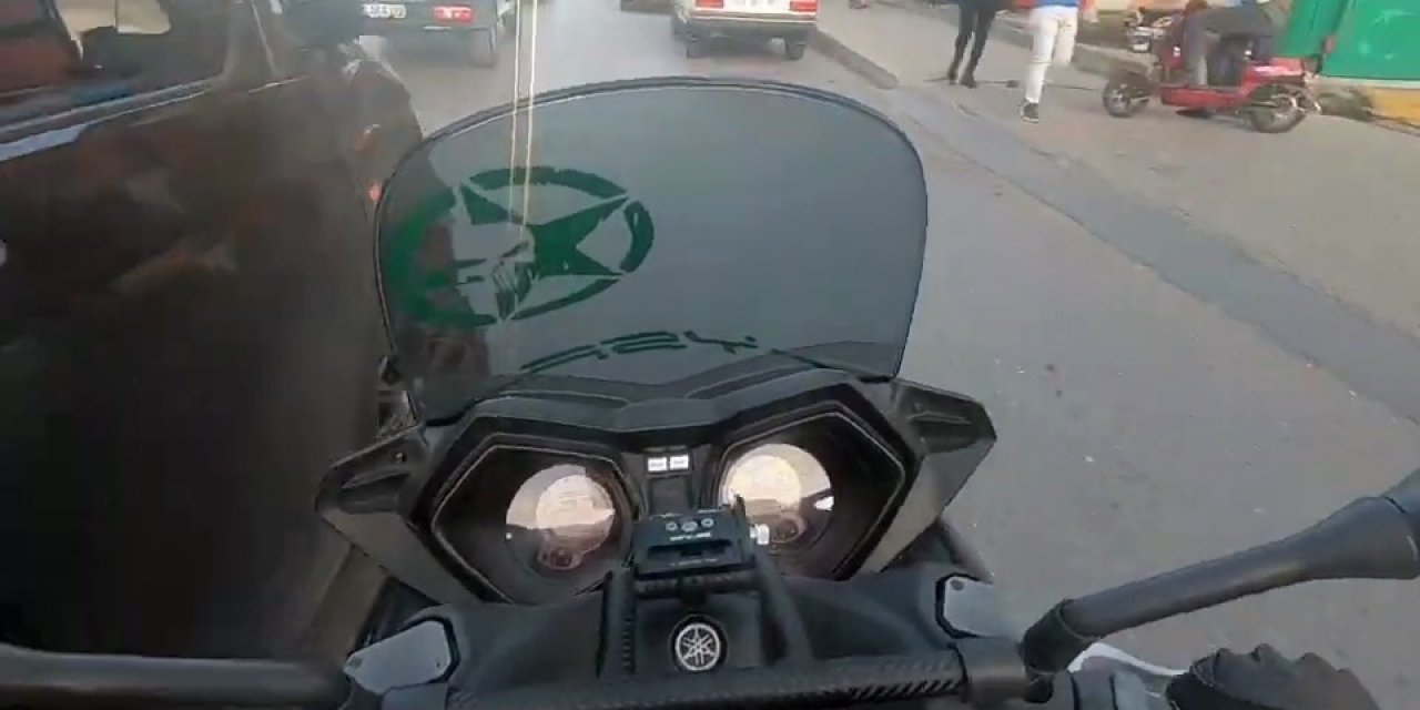 Bağcılar’da Minibüs Sürücüsü Motosikletliye Böyle Çarptı