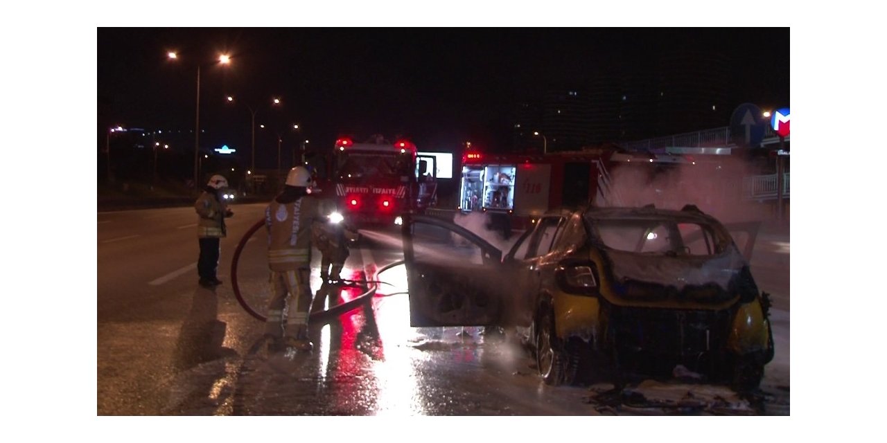 Kadıköy’de Ticari Taksi Alev Alev Yandı