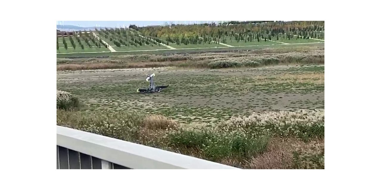 İstanbul Hezarfen Havalimanı’ndan Havalanan  Bir Eğitim Uçağı Düştü. Olay Yerine Sağlık Ve Polis Ekibi Sevk Edildi.