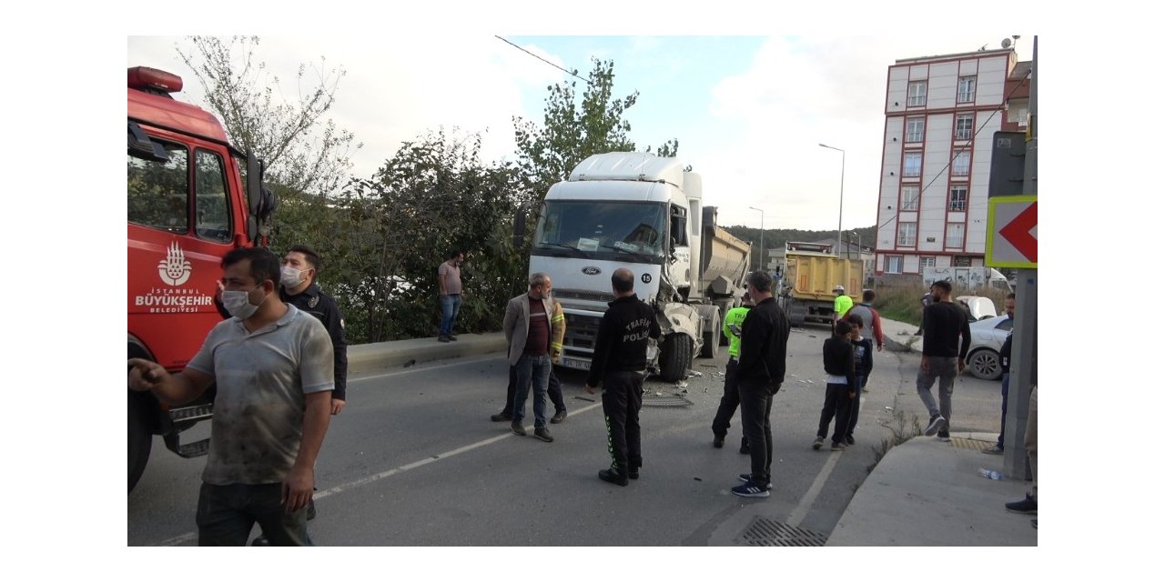 Arnavutköy’de Hafriyat Kamyonları Kaza Yaptı: 1 Yaralı