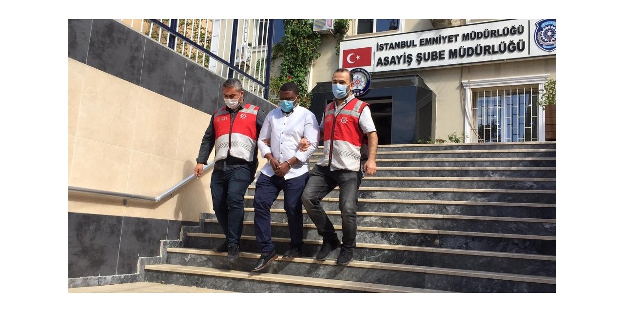 İnşaatçı Kılığına Giren Polis Nijeryalı Dolandırıcıyı Böyle Yakaladı