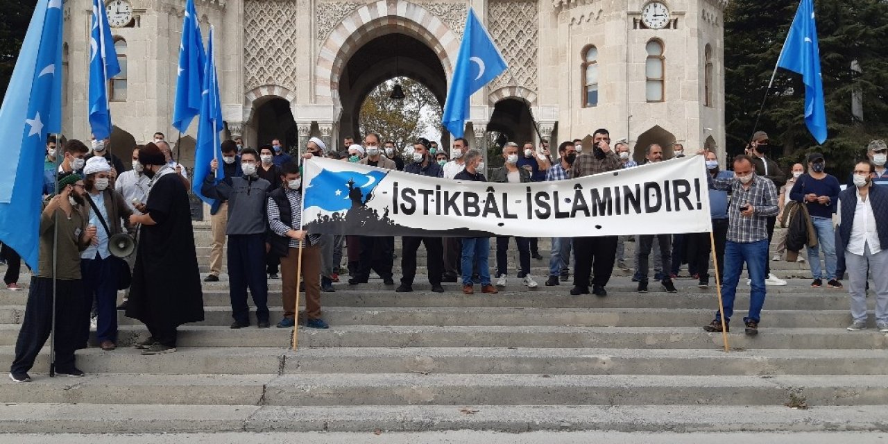 Beyazıt Meydanı’nda Fransa’nın İslam’a Karşı Açıklamaları Protesto Edildi