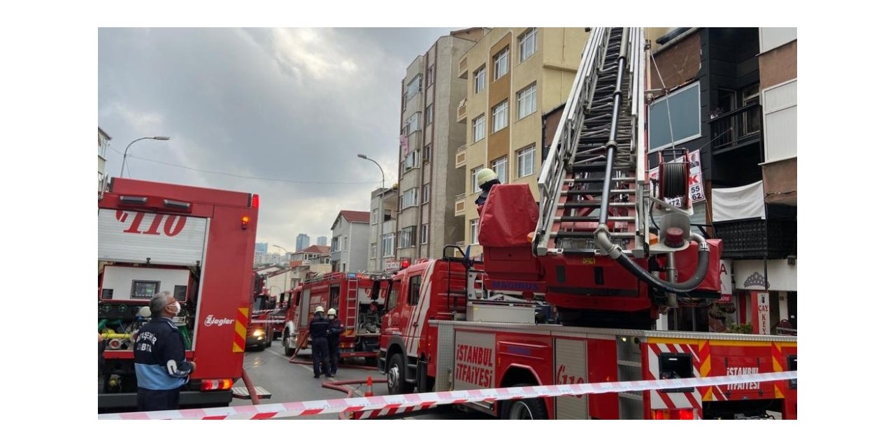 Üsküdar’da Korkutan İş Yeri Yangını: Su Hortumuyla İtfaiyeye Yardım Ettiler