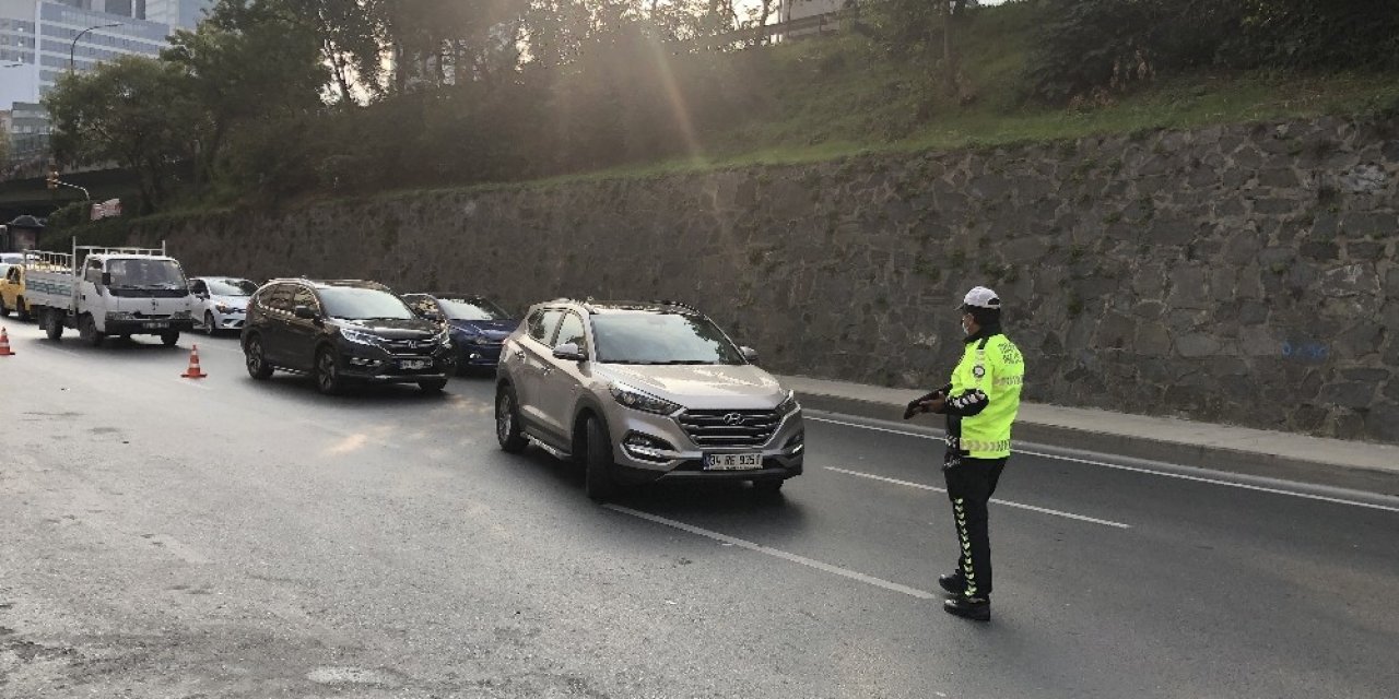 Karantinada Olması Gerekirken Direksiyon Başına Geçen Sürücü, Polis Ekiplerine Yakalandı