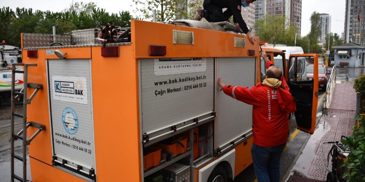 Kadıköy İzmir’in Yaralarını Sarmak İçin Yola Çıktı