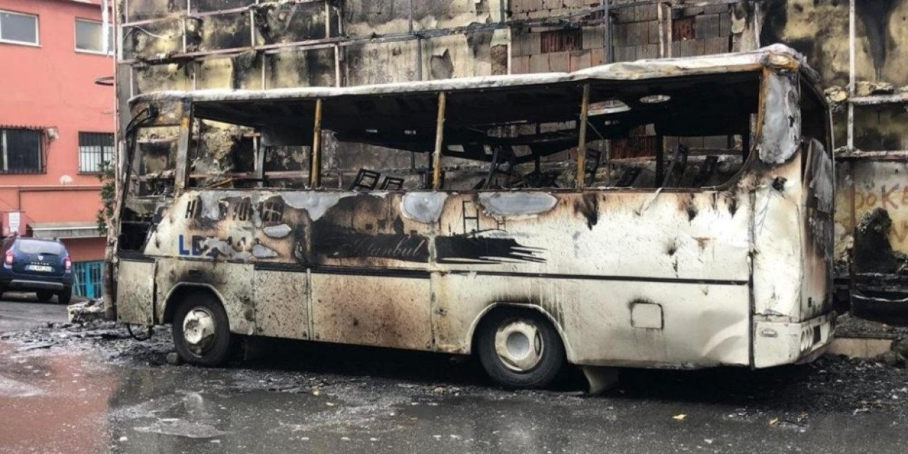 Kağıthane'de Midibüs Kundaklandı