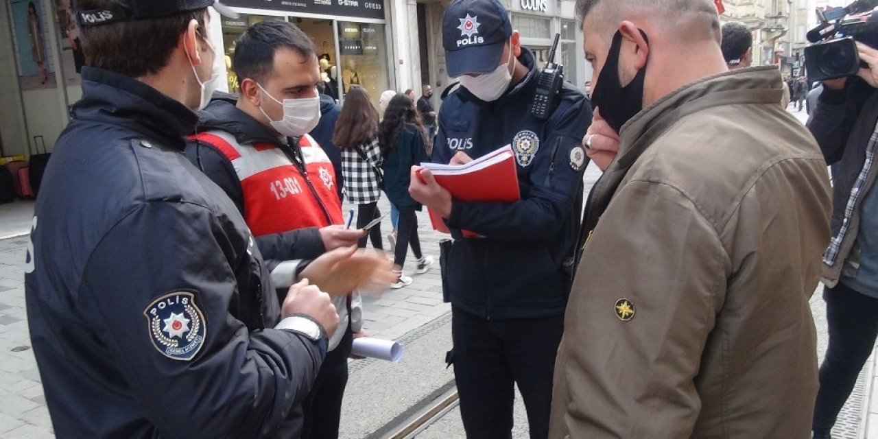 Maske Takmayan Genç, Ceza Yememek İçin Polis Ağabeyini Aradı