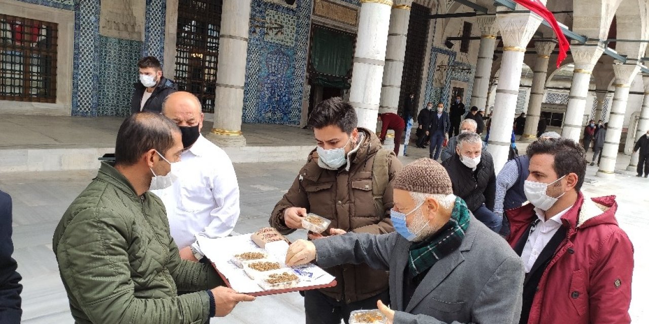 Rüstempaşa Camisi 4 Yıl Sonra İbadete Açıldı