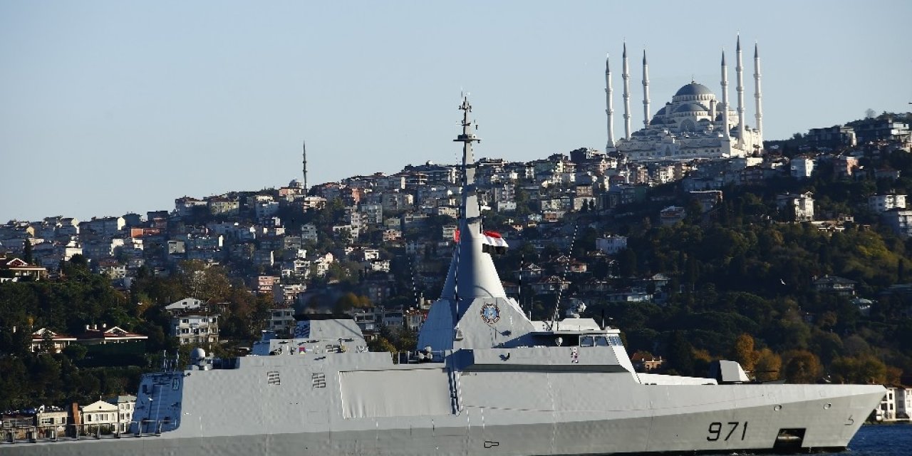 Mısır Savaş Gemisi İstanbul Boğazı’ndan Geçti