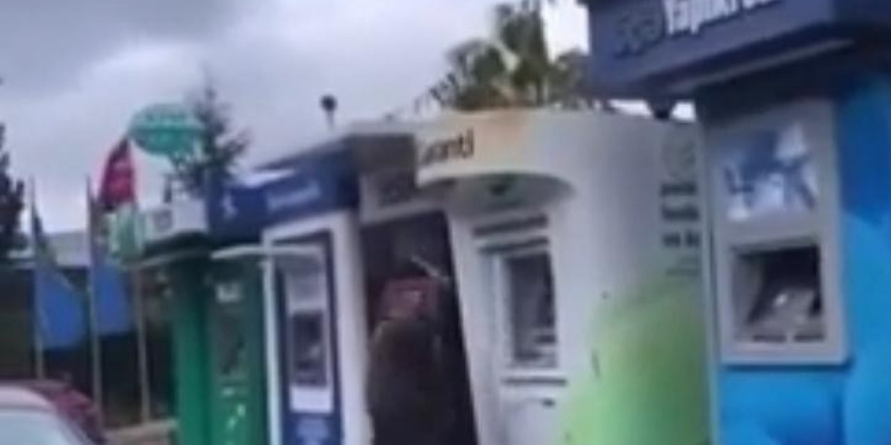 Beykoz’da Atm’lere Saldırdı, Çekiç İle Tek Tek Kırdı