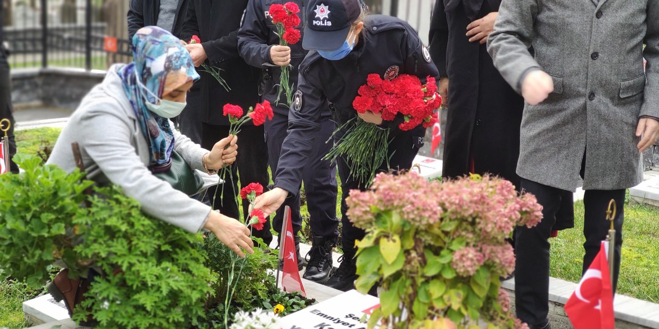 Dolmabahçe Şehitleri mezarı başında anıldı