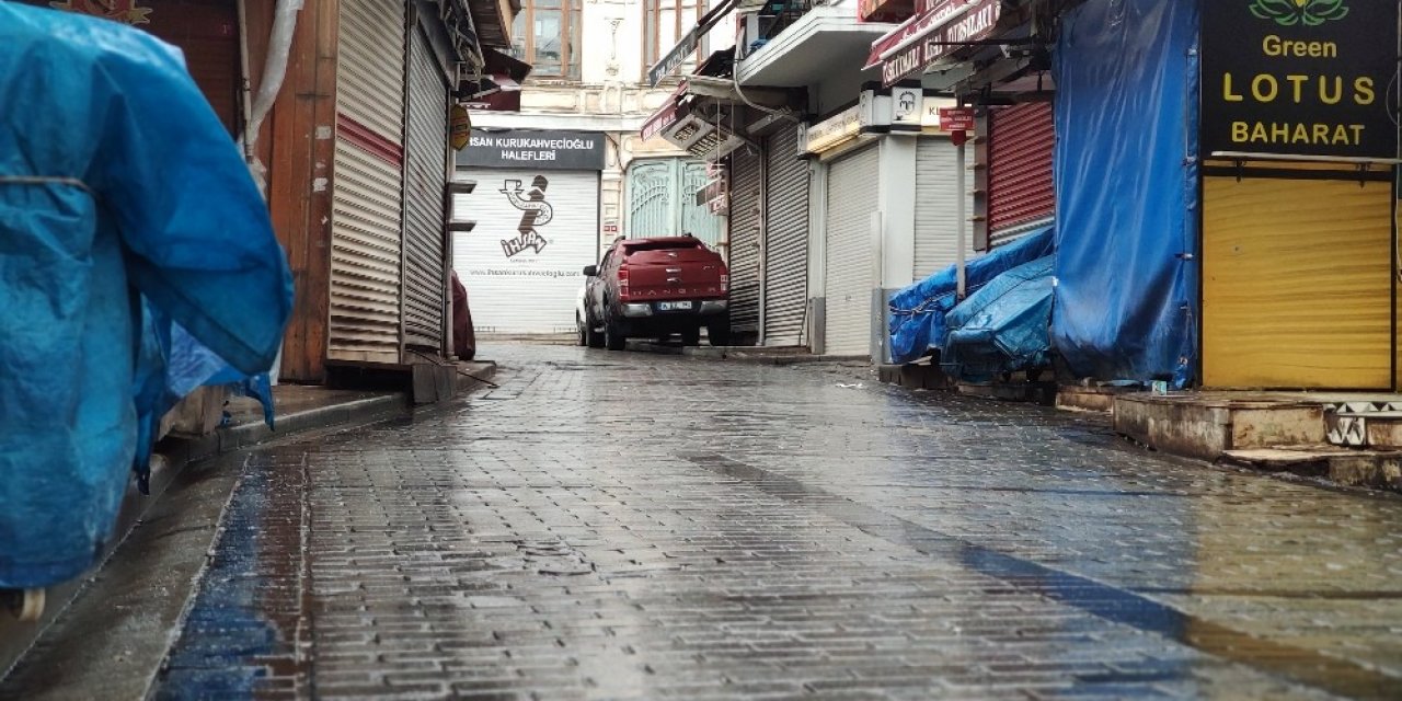 Eminönü Meydanı Boş Kaldı