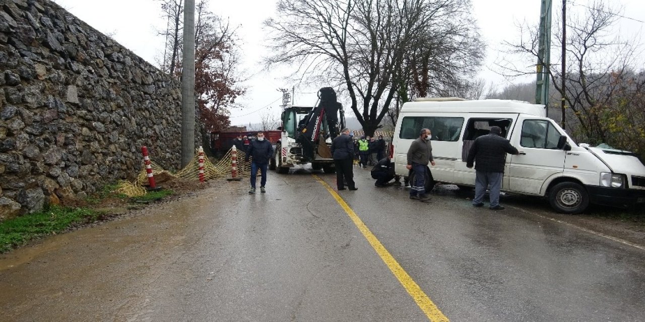 Şile’de Minibüs İle Kamyonet Çarpıştı: 8 Yaralı