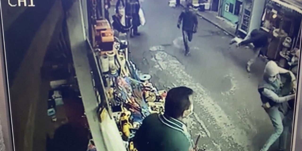 Karaköy’de Kapkaççıyı Esnaf Yakaladı... O Anlar Kamerada