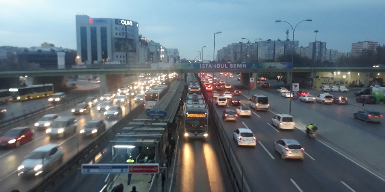 Kısıtlamanın Ardından Trafikte Hareketlilik Başladı