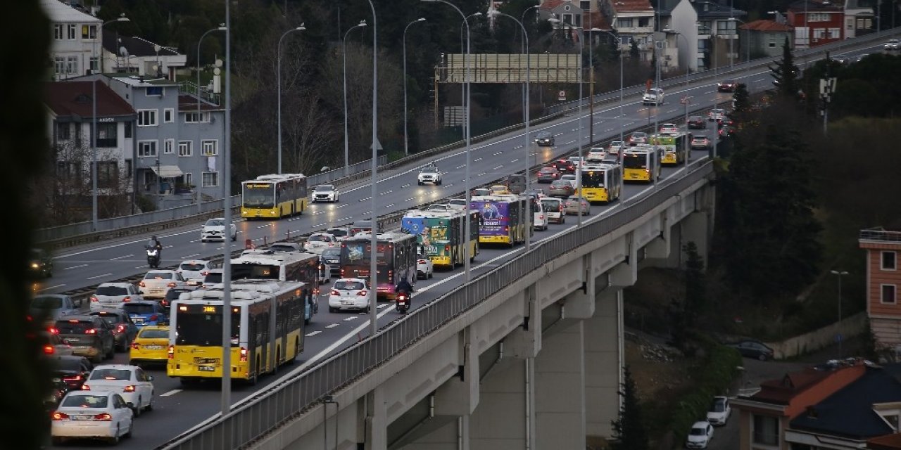 15 Temmuz Şehitler Köprüsü’ndeki Kaza Trafiği Felç Etti