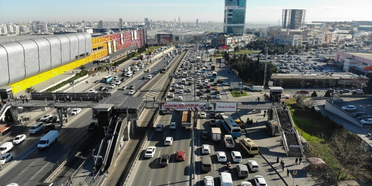 Kısıtlamaya 1 Gün Kala Dikkat Çeken Trafik Yoğunluğu