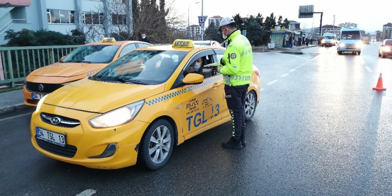 Trafik Polislerinden Toplu Taşıma Araçlarında Covid Denetimi