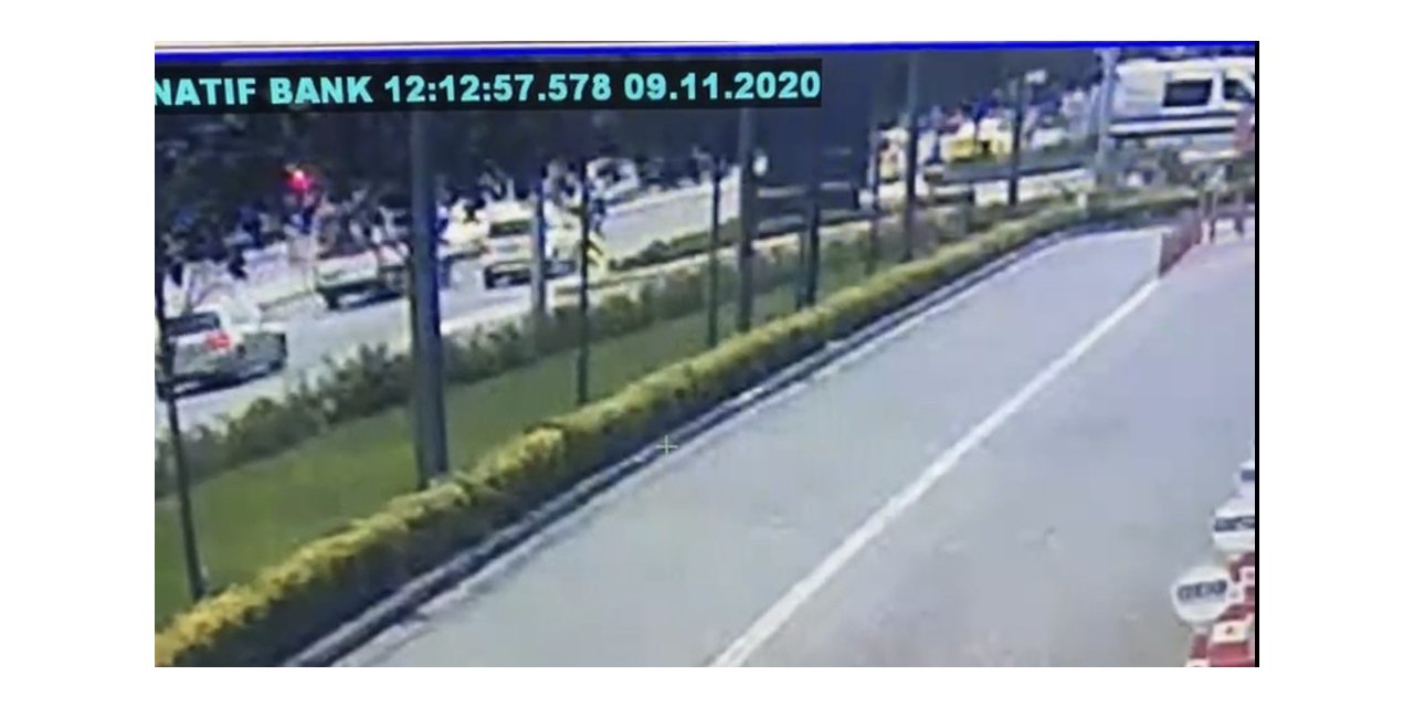 Hastaya Yetişmeye Çalışırken Kaza Yapan Ambulans Kameralara Yansıdı