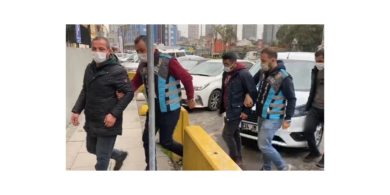 Kadıköy’de Değnekçilik Yapan 3 Şahıs Yakalandı