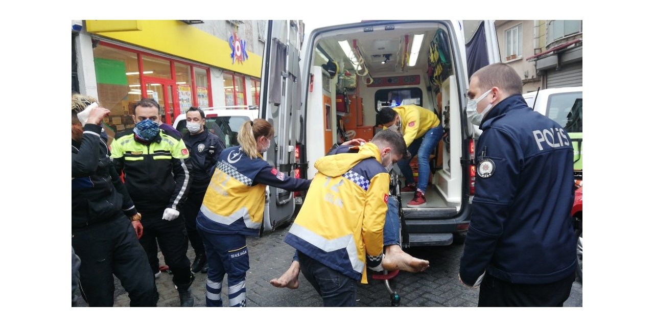 Beyoğlu’nda Sokak Ortasında Bıçaklı Kavga: 2 Yaralı