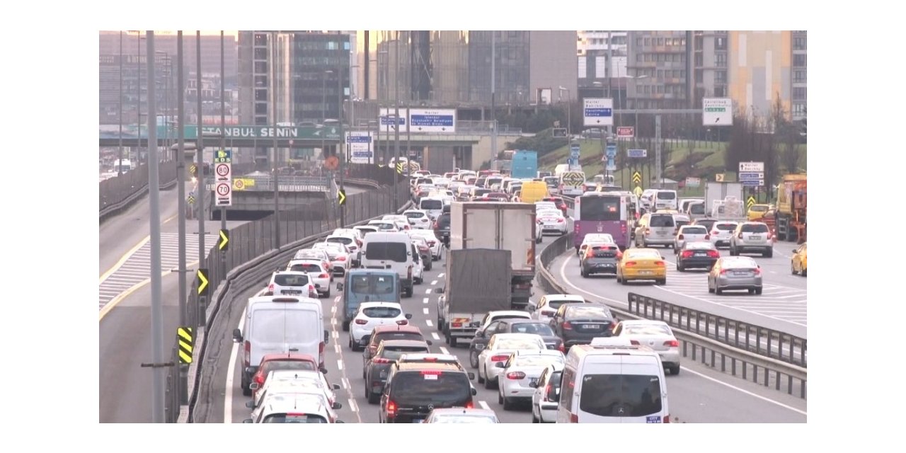 İstanbul’da Haftanın Son Gününde Trafik Yoğunluğu