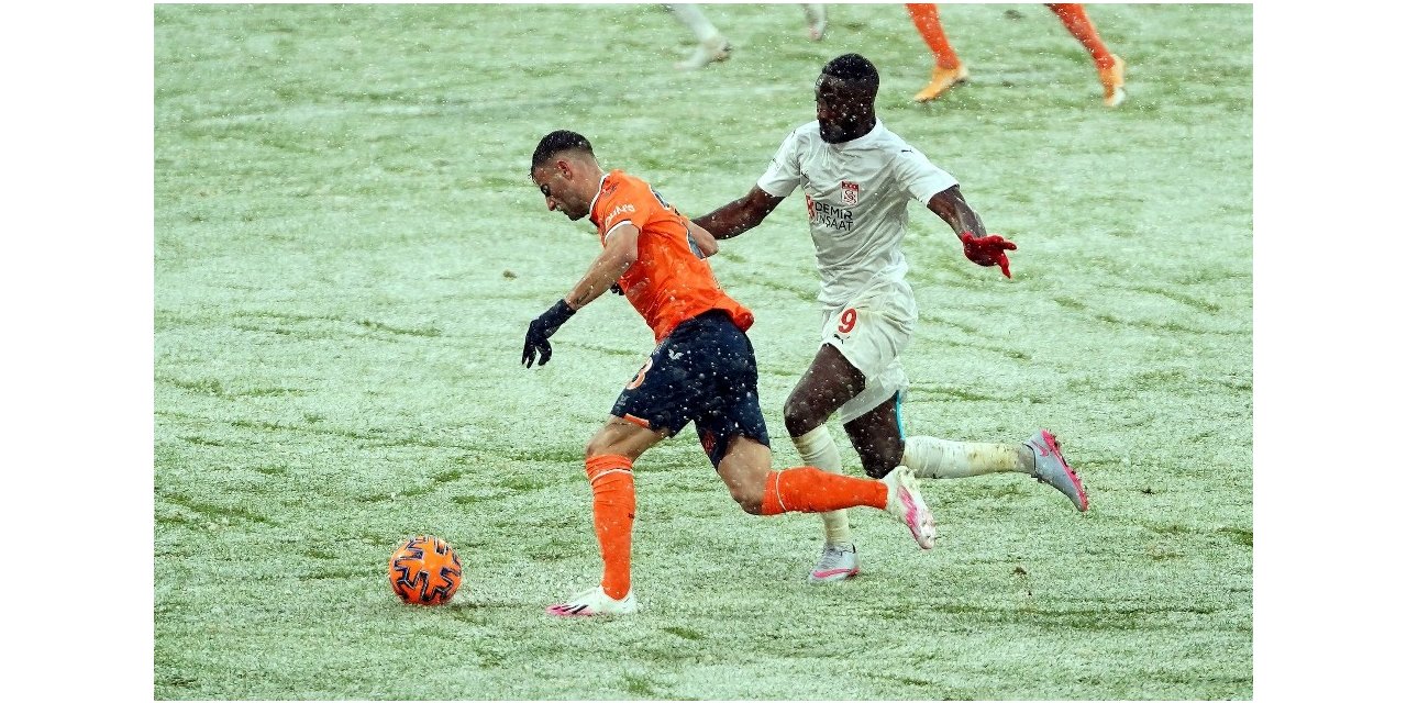 Süper Lig: Medipol Başakşehir: 1 - Dg Sivasspor: 1 (ilk Yarı)