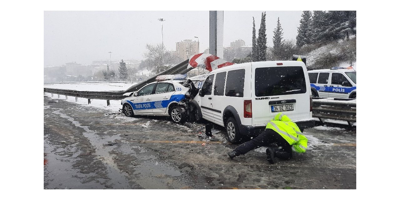 Fatih Sultan Mehmet Köprüsü Girişinde İki Polis Aracı Çarpıştı: 3 Yaralı