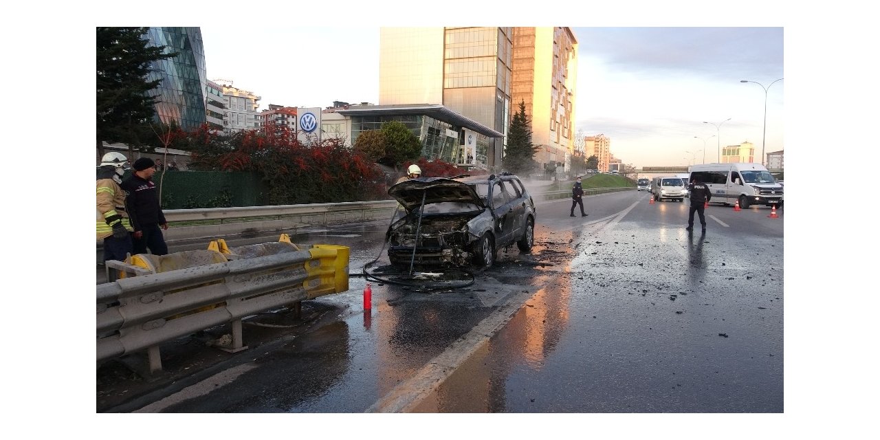 Maltepe’de Lüks Cip Böyle Alevlere Teslim Oldu