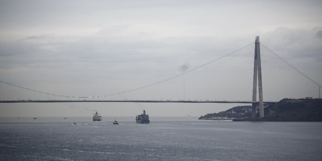 Adb Savaş Gemisi İstanbul Boğazı’ndan Geçti