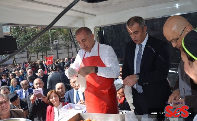 CHP'li vekiller Kağıthane'de "Hayır" lokması dağıttı