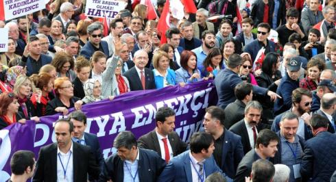 CHP GENEL BAŞKANI KEMAL KILIÇDAROĞLU SAKARYA’DA KADINLARLA YÜRÜDÜ, KENT MEYDANI TOPLANTISINDA KONUŞTU