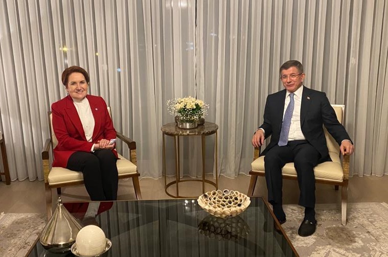 AKŞENER, DAVUTOĞLU'NE EVİNDE ZİYARET ETTİ