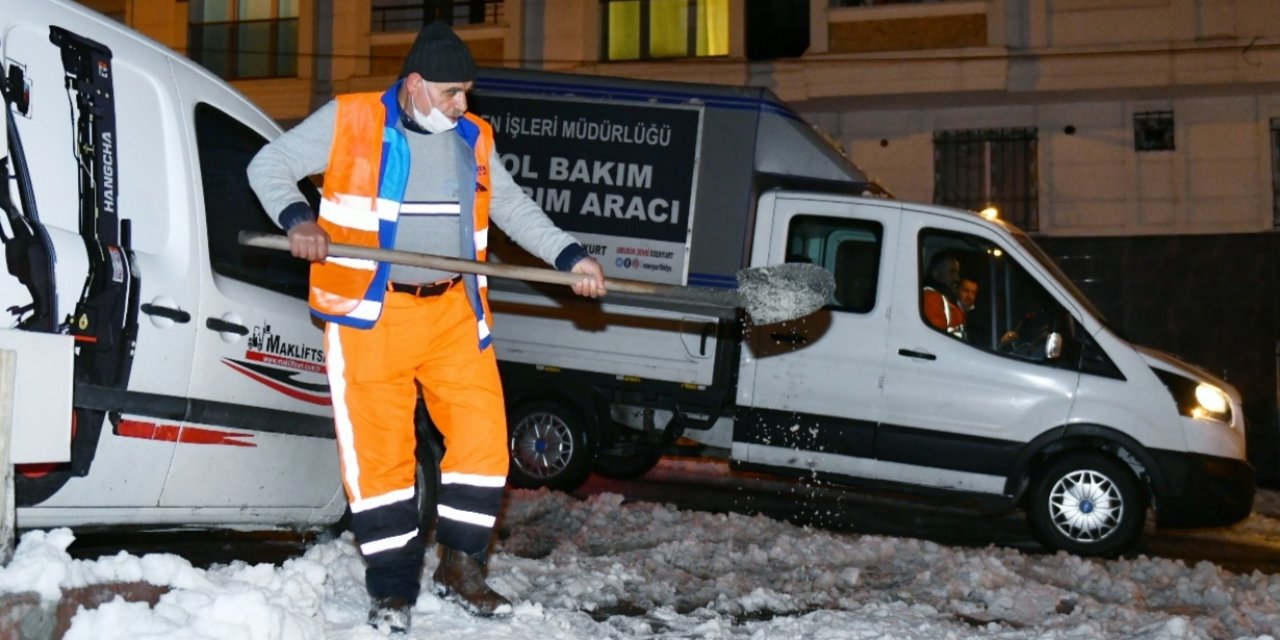 ESENYURT’TA KIŞLA MÜCADELE EKİPLERİNİN ÇALIŞMALARI DEVAM EDİYOR