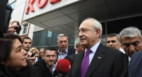 CHP GENEL BAŞKANI KEMAL KILIÇDAROĞLU, SANATÇI EMRE SALTIK VE KILLI AİLESİNİ ZİYARET ETTİ