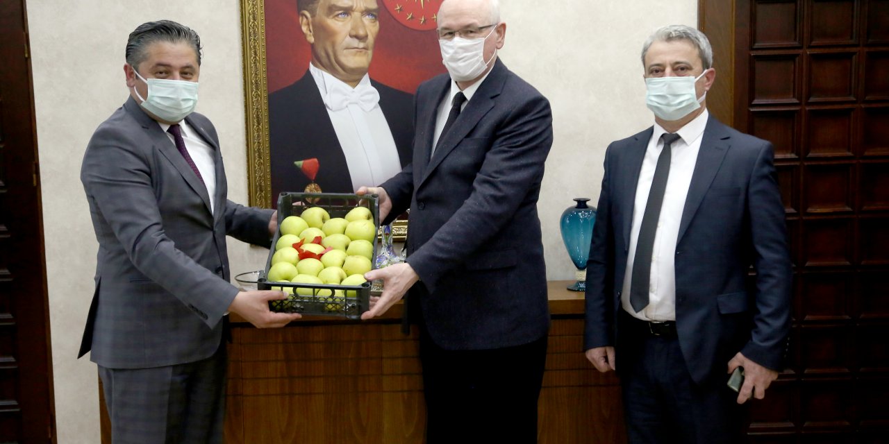 BAYRAMİÇ BELEDİYE BAŞKANI UYGUN'DAN ODUNPAZARI BELEDİYE BAŞKANI KURT'A ZİYARET