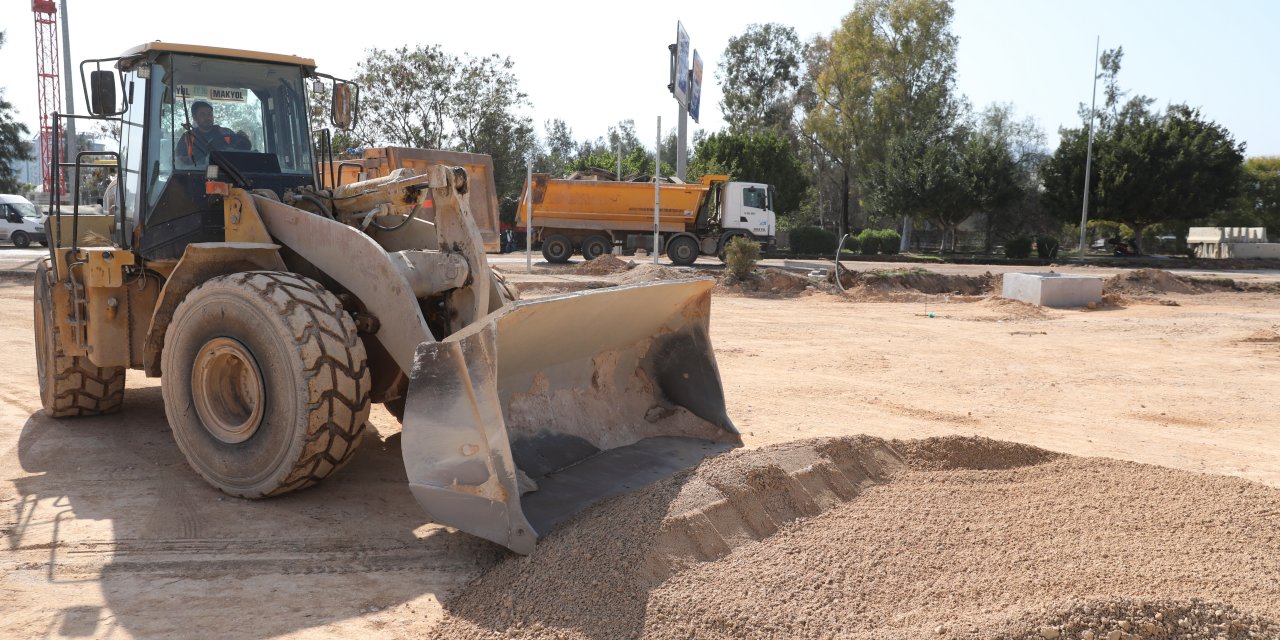 ANTALYA BÜYÜKŞEHİR BELEDİYESİ  3. ETAP RAYLI SİSTEM PROJESİ’NDE DUMLUPINAR BULVARI ÜZERİNE İKİÜST GEÇİT YAPILDI