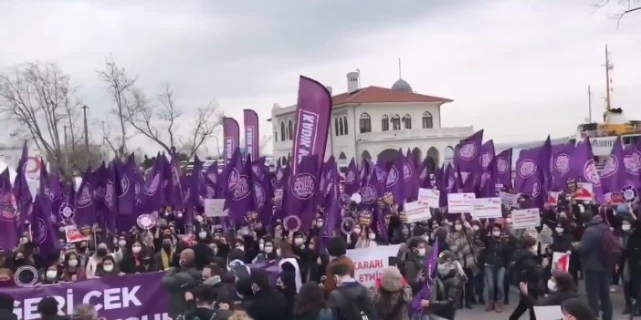 İ̇stanbul Sözleşmesi̇'ni̇n Feshi̇ni̇ Kadınlar Kadıköy'de Protesto Etti̇