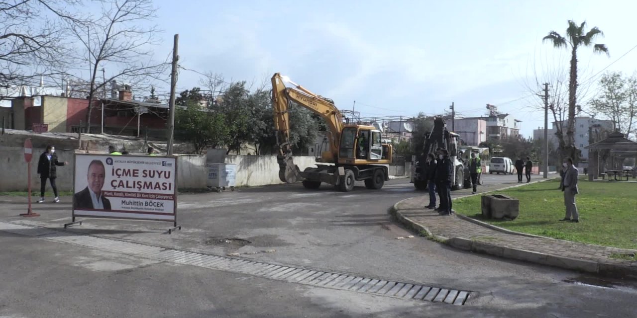 ANTALYA BÜYÜKŞEHİR, MURATPAŞA VE KEPEZ'DE ASBESTLİ BORULARI DEĞİŞTİRİYOR