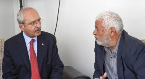 CHP GENEL BAŞKANI KEMAL KILIÇDAROĞLU’NDAN ŞEHİT YÜZBAŞI FUAT OĞUZCAN’IN AİLESİNE TAZİYE ZİYARETİ