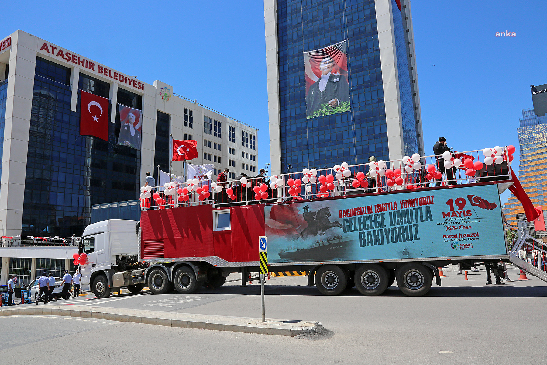 ATAŞEHİR’DE 19 MAYIS KONVOYUYLA BAYRAM COŞKUSU