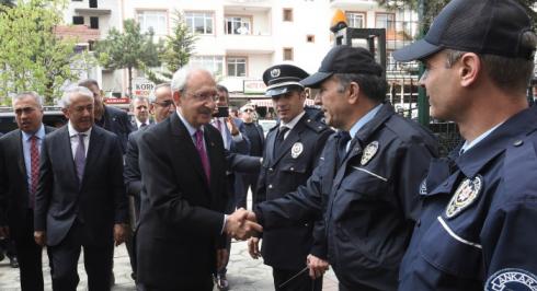 CHP GENEL BAŞKANI KEMAL KILIÇDAROĞLU 10 NİSAN POLİS HAFTASI DOLAYISIYLA KARAKOL ZİYARETİNDE BULUNDU